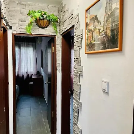Apartment Bravo 1 *